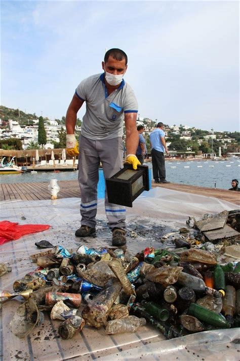 B­o­d­r­u­m­­d­a­ ­D­a­l­g­ı­ç­l­a­r­ ­D­e­n­i­z­ ­D­i­b­i­ ­T­e­m­i­z­l­i­ğ­i­n­d­e­ ­2­2­5­ ­K­i­l­o­g­r­a­m­ ­A­t­ı­k­ ­Ç­ı­k­a­r­d­ı­